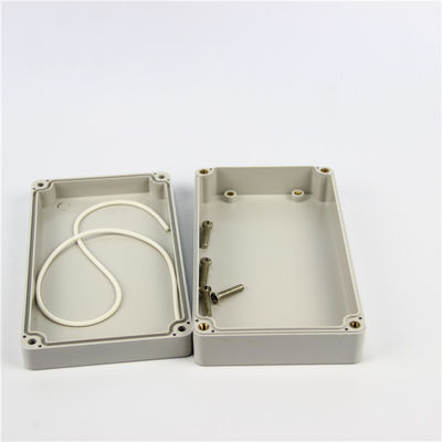 Dış Anti-aging Junction Box Polikarbonat PC Malzemesi UV Stabilize 158*90*40mm